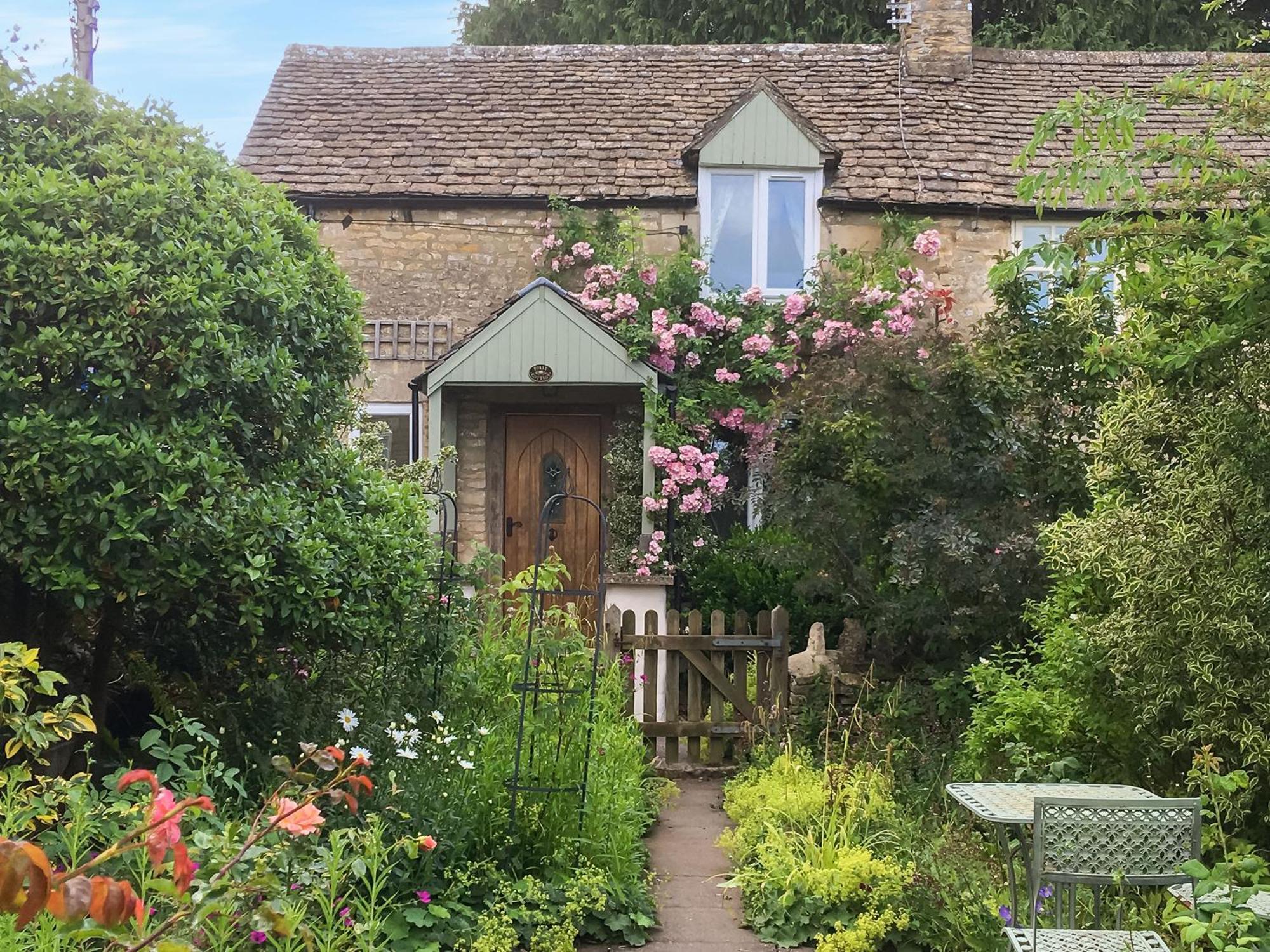 Folly Cottage Avening Luaran gambar
